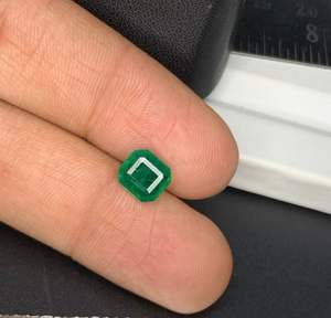 2CTS émeraude naturelle zambienne de haute qualité, taille octogonale. Belle couleur, pierre à lustrage. - Product Image 2