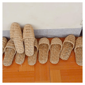 Pantoufles en jacinthe d'eau, dessus tressé en jacinthe naturelle avec semelle en caoutchouc pour pantoufles d'intérieur, origine Vietnam - Product Image 5