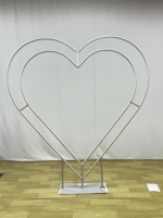 Support de cœur en alliage d'aluminium Fleur de cœur artificielle Nouveau design Cadre de fond de 2m pour la décoration florale de mariage et de fiançailles