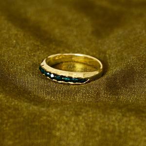 Anillo con Cuentas de Esmeralda CZ, Anillo Delicado, Anillo de Compromiso, Joyería Minimalista, Anillo de Bodas, Regalo de Aniversario - Product Image 1