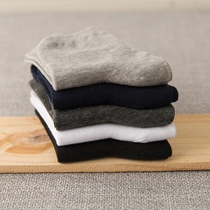 5 pares de calcetines de algodón de mujer de tubo medio de color sólido blanco y negro - Product Image 4