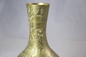 Vase à fleurs en métal de qualité durable avec motif floral pour la décoration de jardin et de balcon disponible en gros prix - Product Image 5