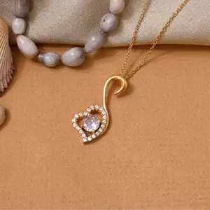 Collier tendance pour femme avec pendentif en forme de cœur plaqué or, zircone cubique, chaîne en laiton plaqué rhodium, pierres principales en diamant et perle, cadeau - Product Image 3