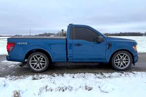 F-150 XL 4x4 Coyote V8 2024, superchargeur Whipple, 4 roues motrices, bleu Atlas métallisé - Product Image 3