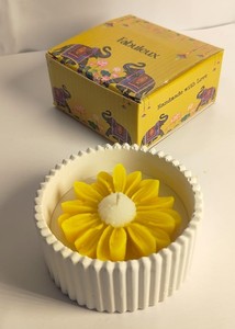 Vela Aromática en Tarro de Cerámica de Diseño con Caja de Etiqueta de Marca Personalizada, Aroma a Margarita Disponible a Precio de Mayoreo de Fabricante Indio - Product Image 4