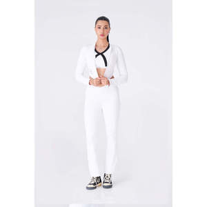 Body de gymnastique élégant pour femme avec manches longues et haut à glissière couleur blanche - Product Image 4