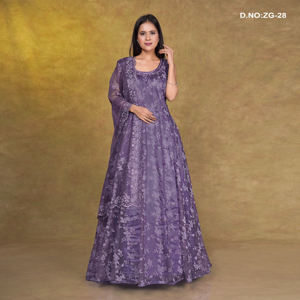 ชุดเดรสเน็ตดีไซเนอร์ ปักลายดอกไม้ทั่วตัว พร้อมผ้าคลุมไหล่เนื้อบางเบาเข้าชุด และลุคหรูหราสำหรับงานปาร์ตี้ ยาวคลุมพื้น - Product Image 4