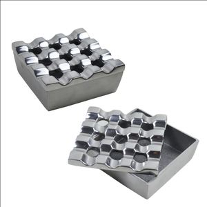 Cendrier en bois avec accents en acier Une cigarette de table décorative ou des gadgets d'accessoires de cendres de cigare pour une utilisation intérieure ou extérieure - Product Image 2