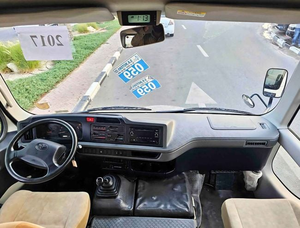 Minibús de Pasajeros V6 a Gasolina/Gasolina, Modelo de 5 Plazas con Motor Tipo 1HZ, Asientos de Cuero, Neumáticos R18 - Product Image 5