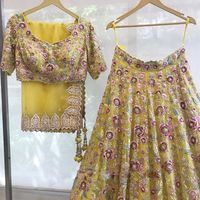 Meilleures ventes : Robe de mariée indienne et pakistanaise traditionnelle en organza de soie, richement brodée de paillettes, avec jupe en cancan et tissu Patta, longueur ras du sol