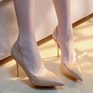 Sandalias de verano para mujer, estilo de una sola tira, con tacones gruesos, resistentes al agua, a la moda y con tacones extremadamente altos. - Product Image 3