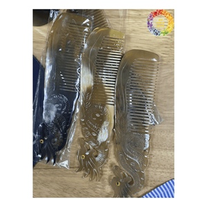 Peigne à cheveux en corne naturelle au meilleur prix-Origine Vietnam, Peigne à cheveux en vrac par Vintage Craftwater pour dames fait à la main - Product Image 4