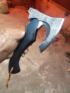 Hacha vikinga hecha a mano personalizada con cabeza de acero al carbono grabada y Funda de cuero para acampar al aire libre y hacha de regalo - Product Image 5