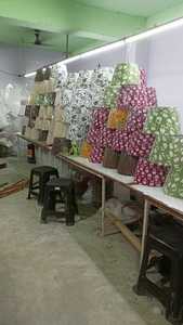 Abat-jour plissé en fausse soie verte fait à la main avec impression de blocs Ikat pour lampes de table ou de sol - Product Image 5