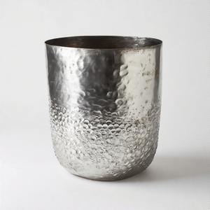 Bol martelé Sterling Gaze avec profondeur métallique élégante conçu pour les bureaux haut de gamme ou les spots de balcon spirituel - Product Image 1