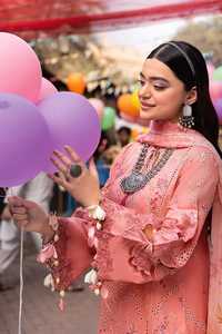 ชุดสูทสำหรับสนามหญ้าสำหรับผู้หญิงชุดลูกไม้ถักลายแบบปากีสถานปักลายหรูหราสำหรับฤดูร้อน - Product Image 2