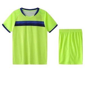 Conjunto de dos piezas para hombre de verano 2025, conjuntos de camiseta y pantalones cortos informales de tela transpirable, chándales nuevos personalizados OEM, conjunto doble para hombre - Product Image 1