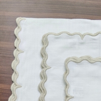 Serviette de table en coton beige doux avec bord festonné pour restaurant, événement, dîner, serviette de table en coton beige premium