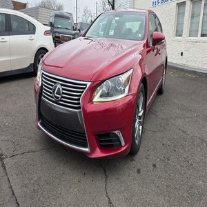 รถยนต์มือสองสภาพดีเยี่ยม ปี 2015 LS 460 AWD ซีดาน สีแดง เกียร์อัตโนมัติ 8 สปีด ระบบขับเคลื่อนสี่ล้อ 360 แรงม้า เครื่องยนต์ 4.6 ลิตร V8 ระบบเบรก ABS เกียร์อัตโนมัติ - Product Image 1