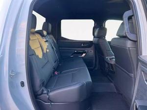 รถโตโยต้า ทันดรา ปี 2024 สภาพดี ใช้งานน้อย เบาะหนังพรีเมียม เครื่องยนต์ 3.5 ลิตร ทวินเทอร์โบ V6 พวงมาลัยซ้าย มาตรฐานไอเสียยูโร 3 5 ที่นั่ง - Product Image 2