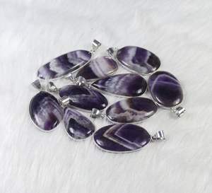 จี้อัญมณีเชฟรอนพลอยอเมทิสต์เครื่องประดับการตั้งค่ากรอบธรรมชาติสำหรับขายปลีก - Product Image 2