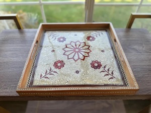 Elegante bandeja floral con marco blanco y bandeja de madera decorativa interior botánica azul suave hecha a mano - Product Image 6