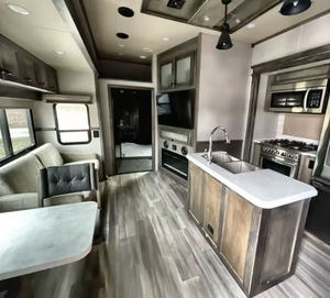 Oferta Especial: Remolque de Viaje Usado 2022 Van Leighs RV Ambition 399TH, Ligero, Impermeable, Quinta Rueda, Capacidad para 2 Personas - Product Image 6