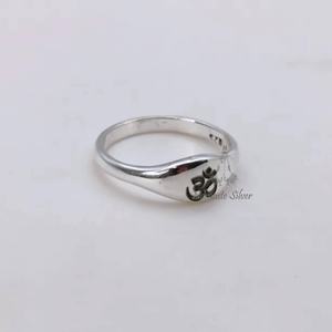 Anillo Om de Plata de Ley 925 con Símbolo Aum, Hecho a Mano, Bañado en Rodio, Grabado Personalizado, Joyería de Yoga para Meditación, Regalo Espiritual - Product Image 5