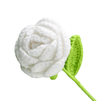 Bouquet de mariage en fleurs de rose colorées, fait main au crochet, en laine, par des confisieurs indiens