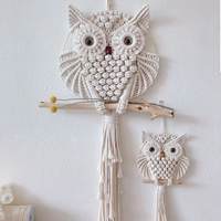 Suspension murale en macramé complexe, art en bois neutre et terreux pour boutiques, cafés ou intérieurs de maison, vente en gros