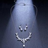 Vente en gros de bijoux de mariage en zircon cubique ensemble de boucles d'oreilles et collier pour mariée en or
