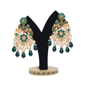 <b>Kundan</b> Sparkle Earrings for Women - Product Image 1