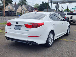 Kia Optima Híbrido 2015 Usado en Buen Estado, Volante a la Izquierda - Product Image 3