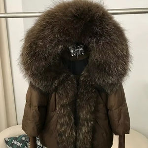 Personnaliser la vente en gros de la veste à col en fourrure pour femmes Fabricant de veste matelassée à capuche Fabricant de veste d'hiver coupe-vent lourde - Product Image 1