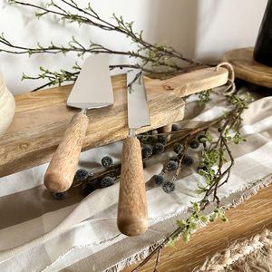 ชุดมีดเสิร์ฟเค้กและเค้กสแตนเลสชุบเงินพร้อมที่จับไม้ขัดเงา - Product Image 2