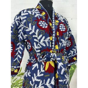 Veste en tissu tissé éco-responsable, style bohème, broderie Suzani faite à la main, motifs floraux vibrants, col châle, printemps - Product Image 4