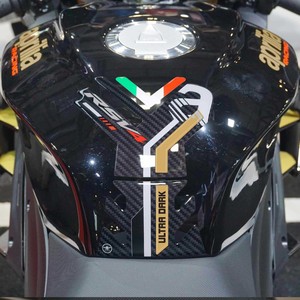 Adesivi Protettivi 3D in Gel per Serbatoio Aprilia RSV4 1100 2021-2023 - Product Image 1