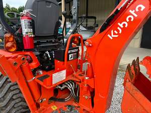 รถแทรกเตอร์อเนกประสงค์ Kubota BX23S มือสองคุณภาพสูง พร้อมรถตักและรถขุดหลัง ขับเคลื่อน 4 ล้อ เครื่องยนต์ดีเซล สภาพดี พร้อมใช้งานสำหรับงานเกษตรและเชิงพาณิชย์ - Product Image 3