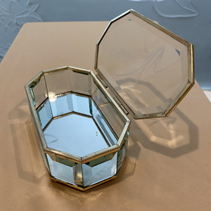 Joyero de cristal de forma rectangular de alta demanda con marco de Metal dorado perfecto para almacenar anillos, collares y accesorios finos - Product Image 6