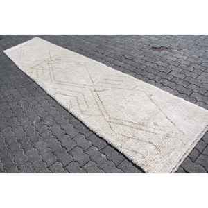 Alfombra Turca Vintage de 2.9x13.6 pies (89x414 cm), Alfombra de Lana Marroquí Blanca - Product Image 2