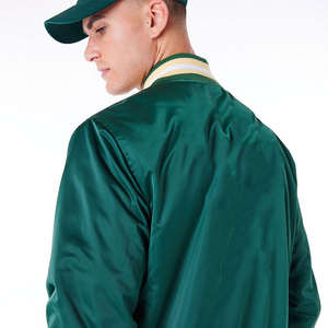 Veste universitaire en laine à col montant respirante d'hiver sur mesure en chenille brodée en gros pour hommes - Product Image 4