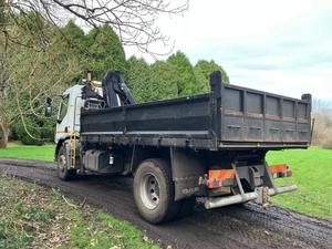 Camión volquete con hiab - Product Image 4