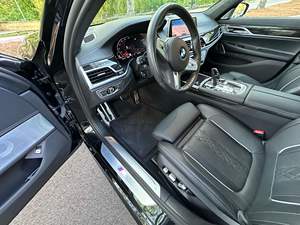 2021 750i xDrive ~13 200 milles, V8 biturbo, transmission intégrale, très bien équipé, non modifié - Product Image 4