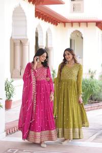 Gaun Wanita Kualitas Terbaik Bahan Faux Georgette dengan Set Dupatta, Hiasan Payet & Bordir Zari yang Mewah untuk Pakaian Sehari-hari & Pakaian Etnik Wanita - Product Image 3