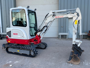 Mini-excavatrice Takeuchi TB225, 2,5 tonnes, compacte, diesel, sur chenilles |   Équipement de construction hydraulique au meilleur prix de gros - Product Image 1