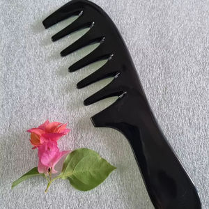 Peine para el Cabello de Cuerno de Búfalo Hecho a Mano de Alta Gama, Estilo Amor, Duradero, Suave, Pulido, Antiestático, para el Cuidado del Cabello, Obra de Arte Coleccionable - Product Image 1
