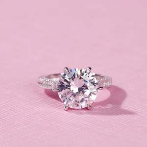 Anillo de Compromiso Jeulia Clásico con Corte Redondo de Moissanita en Plata de Ley Chapada en Rodio - Product Image 6