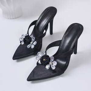 Nuevas Sandalias de Tacón Alto con Punta en Pico y Adorno de Flores de Diamantes de Imitación para Mujer, Modelo 2026, Negras, Tipo Mule, para Fiestas y Eventos - Product Image 3