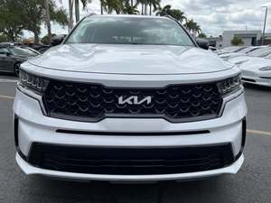 Kia Sorento 2022 de Segunda Mano con Volante a la Izquierda, Asientos de Cuero e Interior en Color Oscuro - Product Image 6
