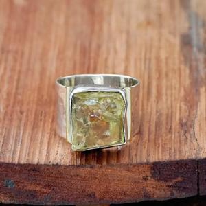 Anillo de Cuarzo Limón Natural, Ecológico, con Banda Ancha de Plata de Ley, Estilo Boho - Product Image 1